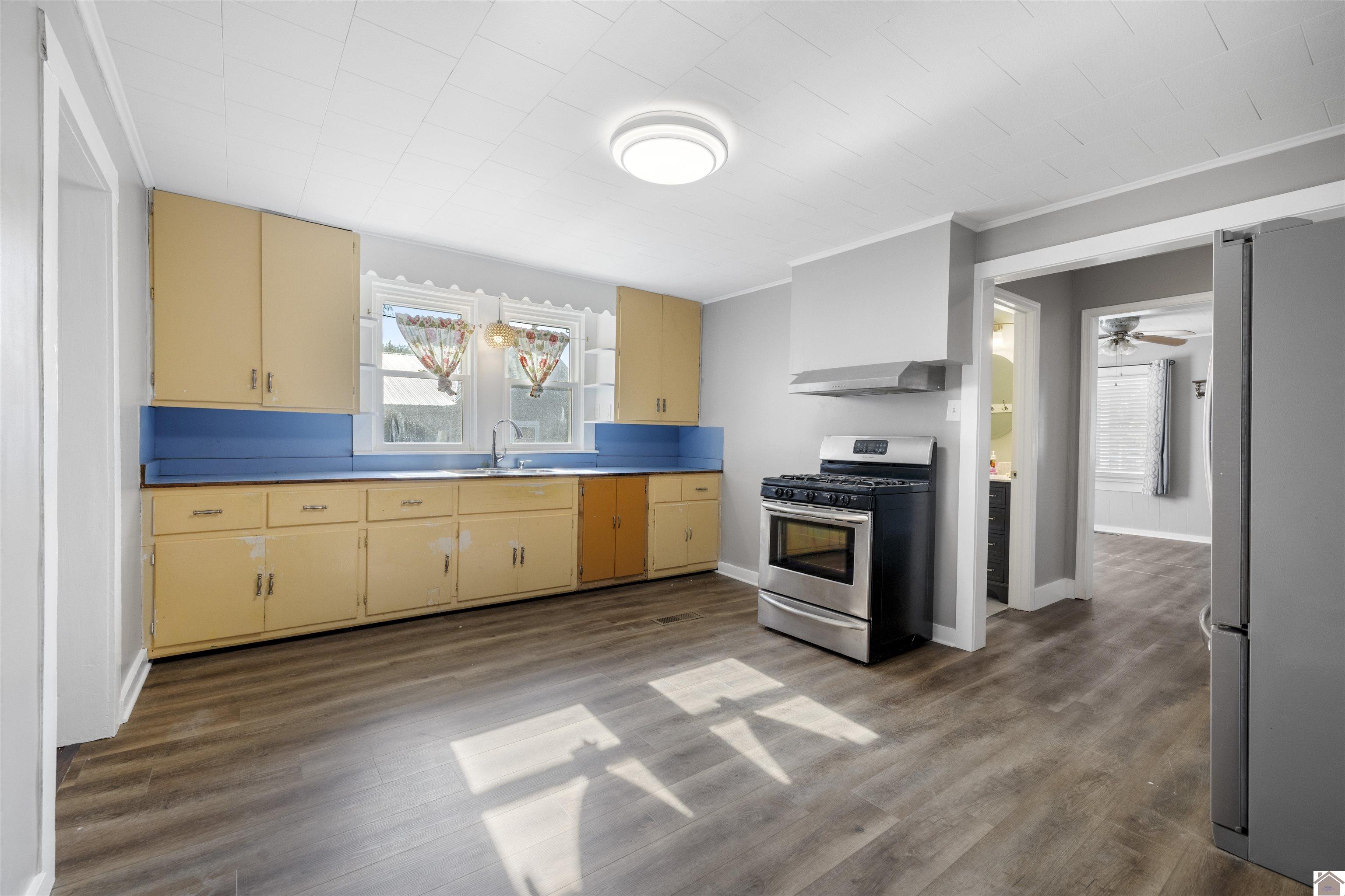 513 W Lockridge Street