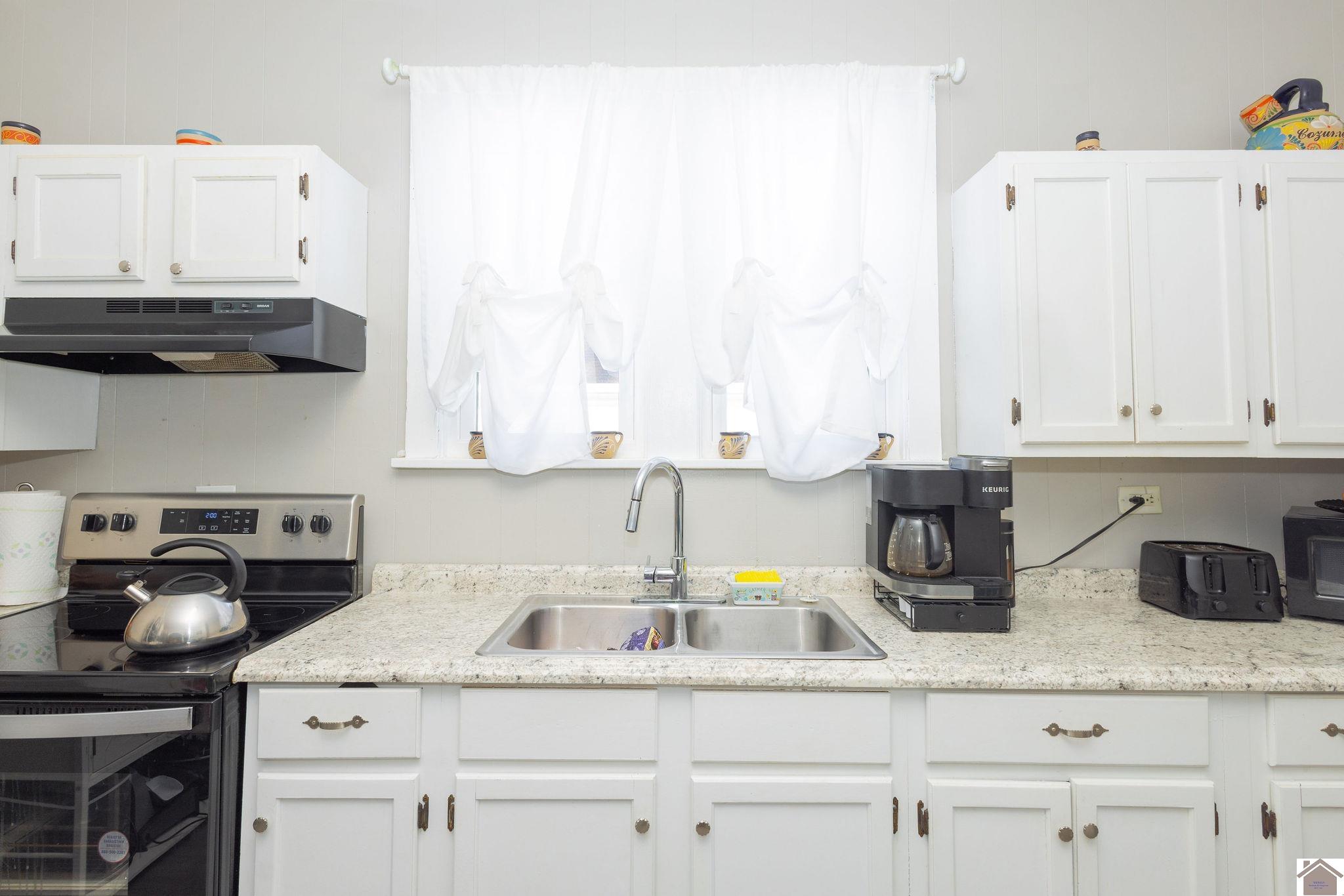 402 W Highland Drive