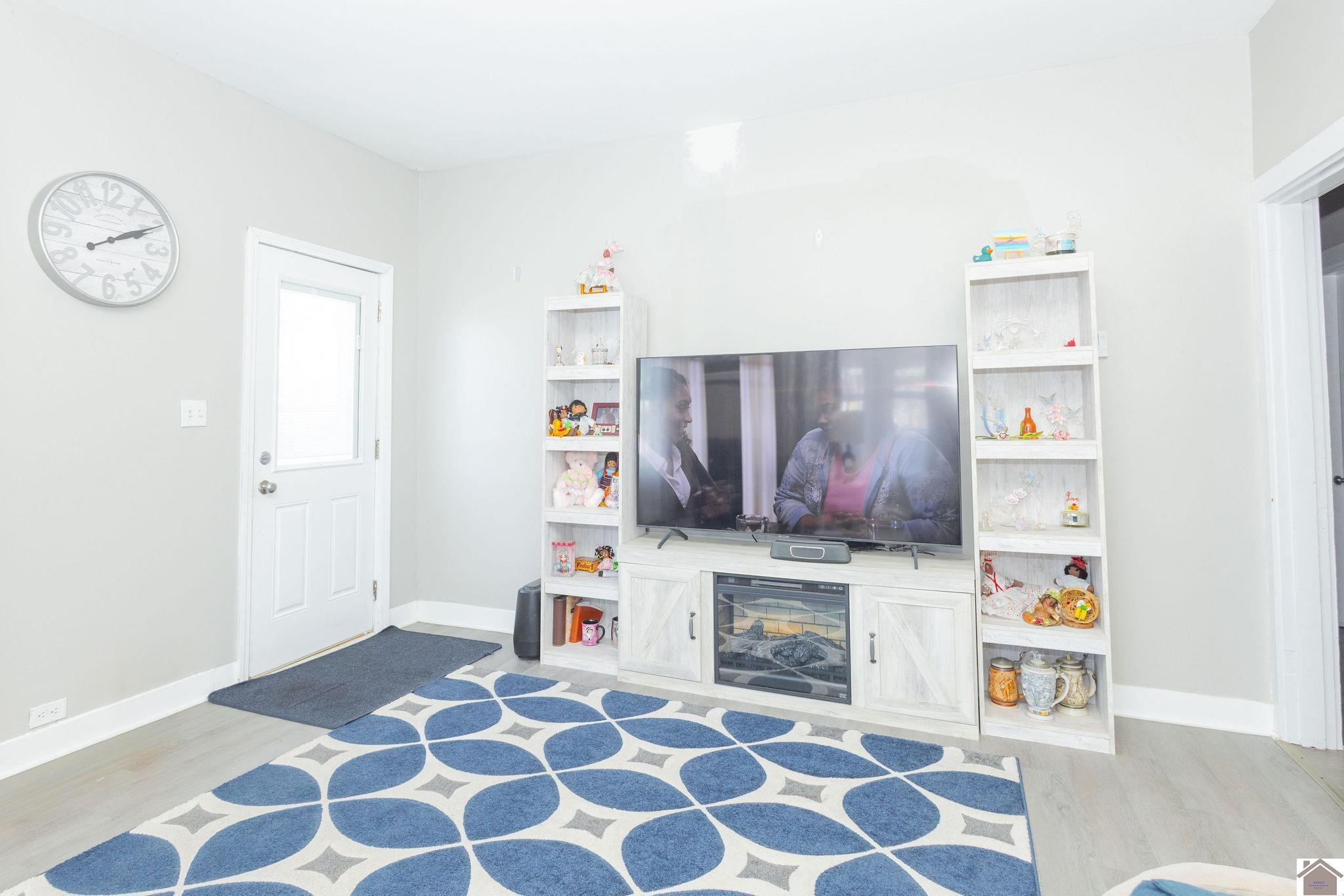 402 W Highland Drive