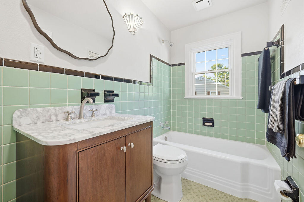 2220 Shawnee Lane
