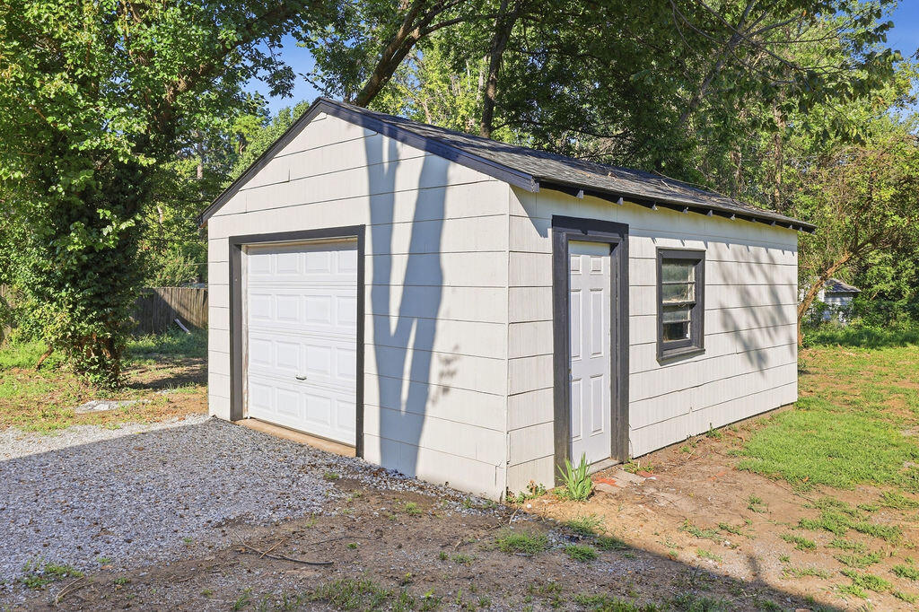 2220 Shawnee Lane