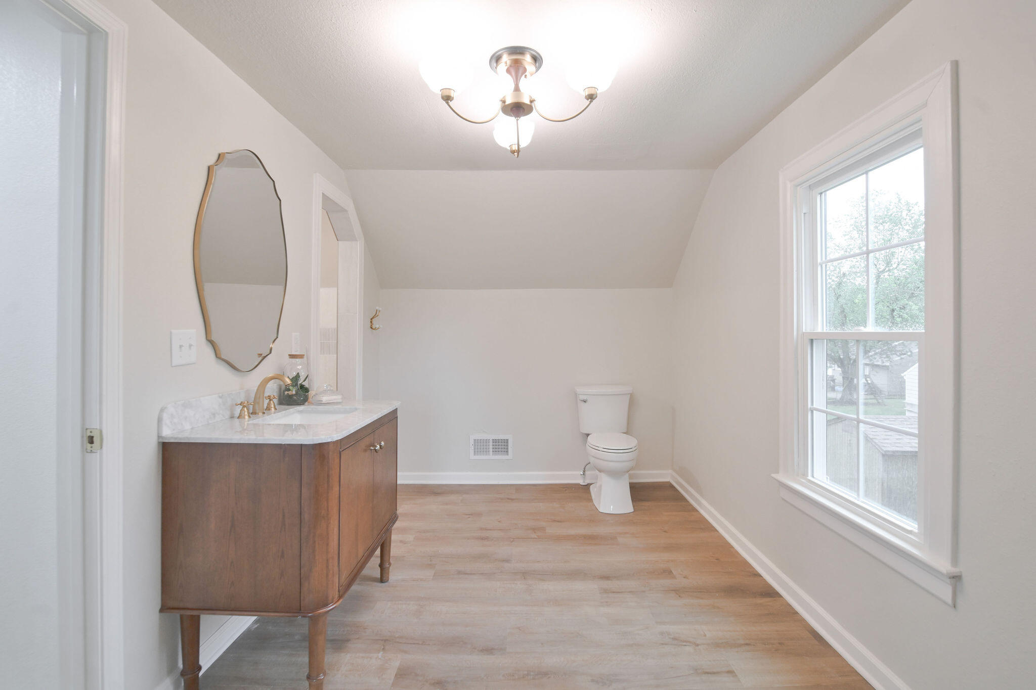 2220 Shawnee Lane