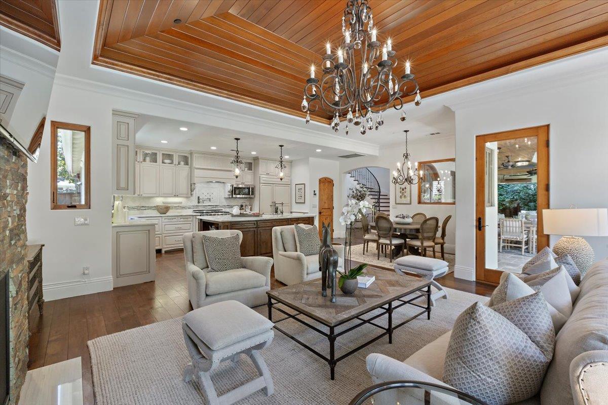 360 Claire PL