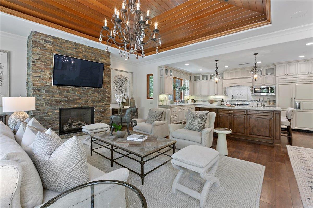 360 Claire PL