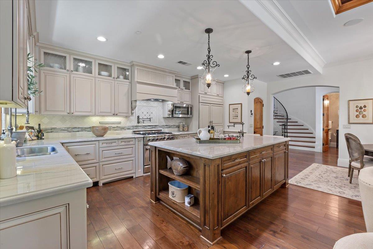 360 Claire PL