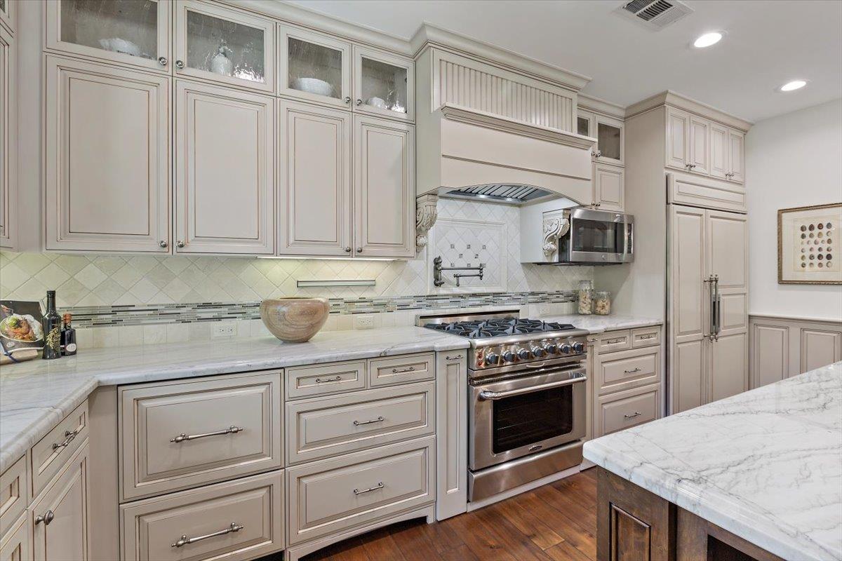 360 Claire PL