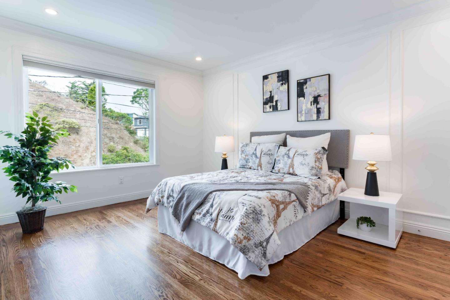211 Oakridge DR