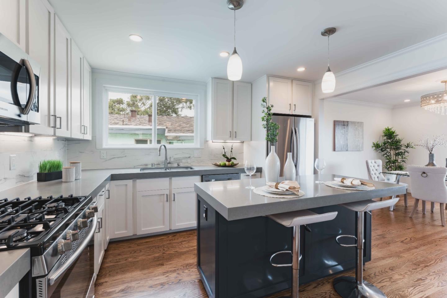 211 Oakridge DR