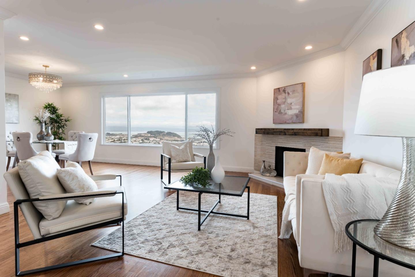 211 Oakridge DR