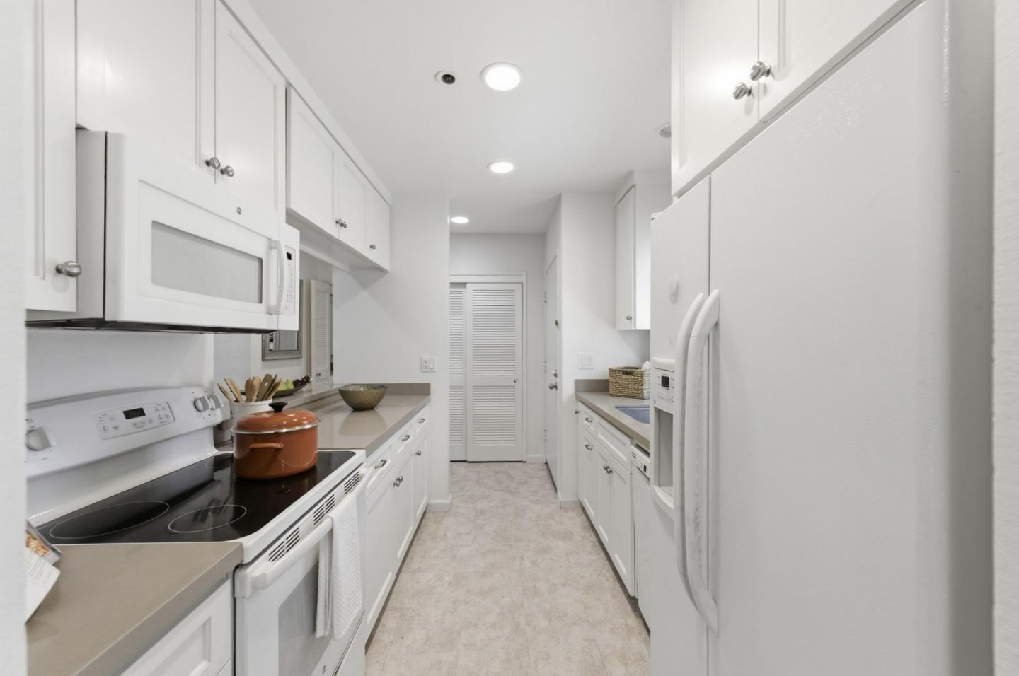 4250 El Camino Real A305