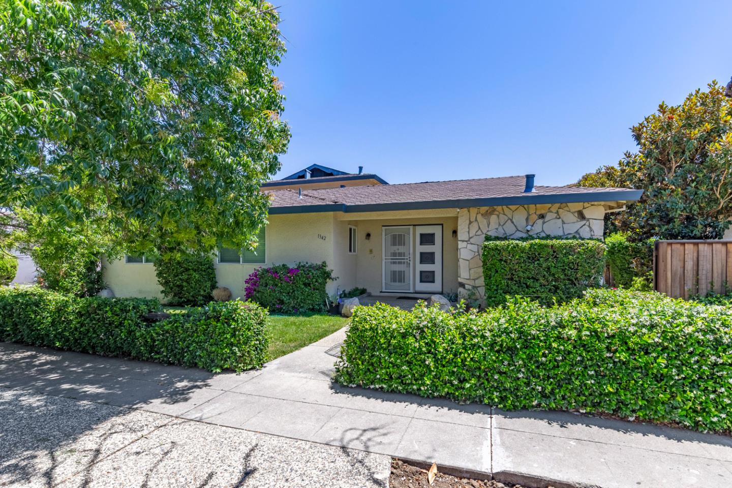 1342 Essex WAY