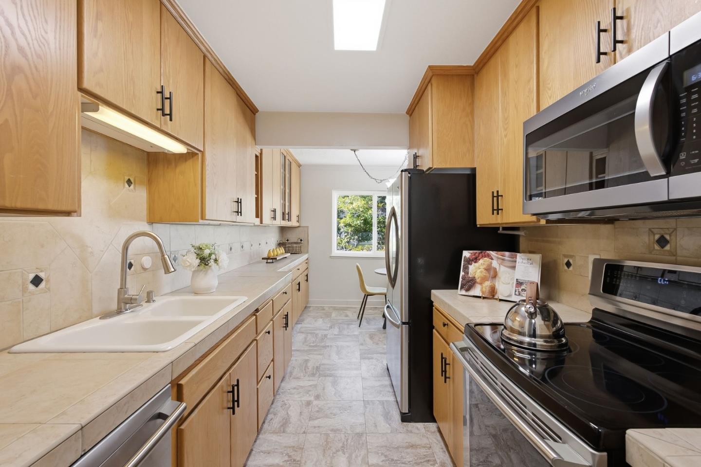 1898 Meridian AVE 48