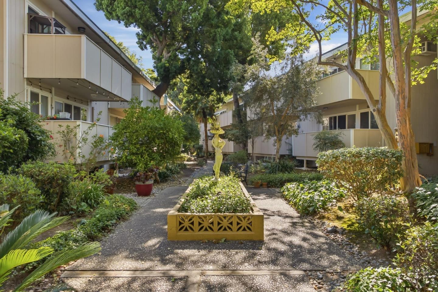1898 Meridian AVE 48