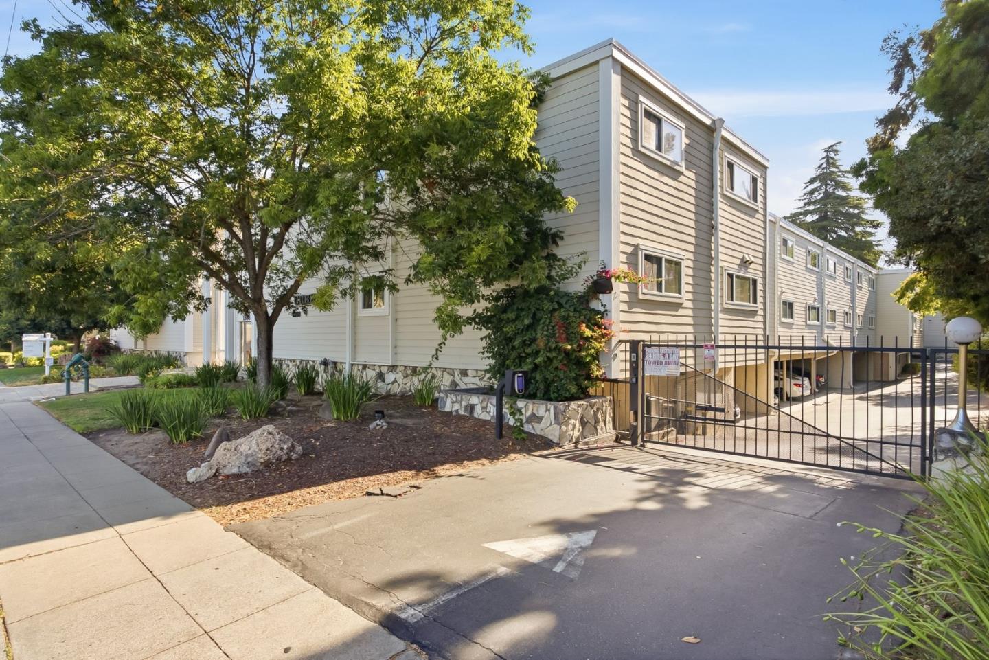 1898 Meridian AVE 48
