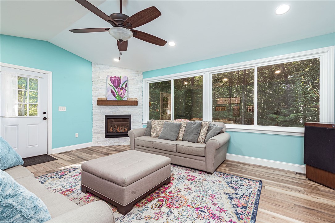 69 Bates Trail