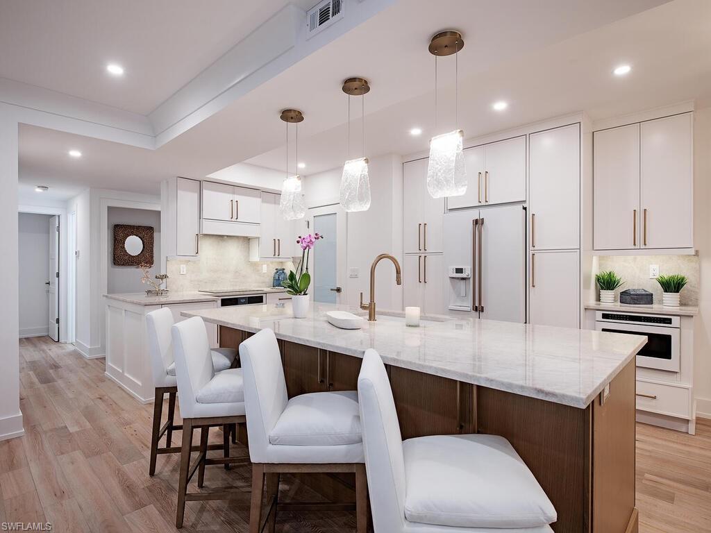 400 Park Shore DR # 102