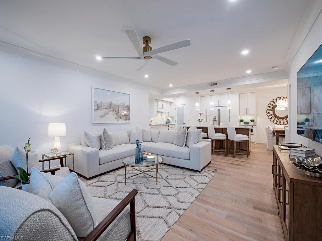 400 Park Shore DR # 102