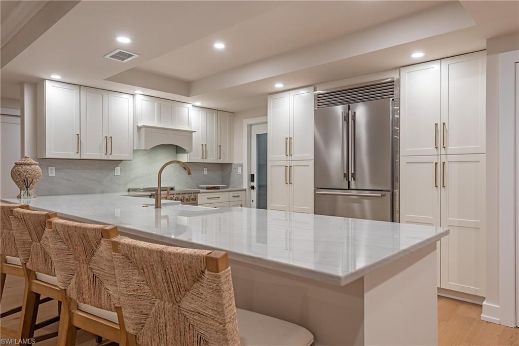 400 Park Shore DR # 304