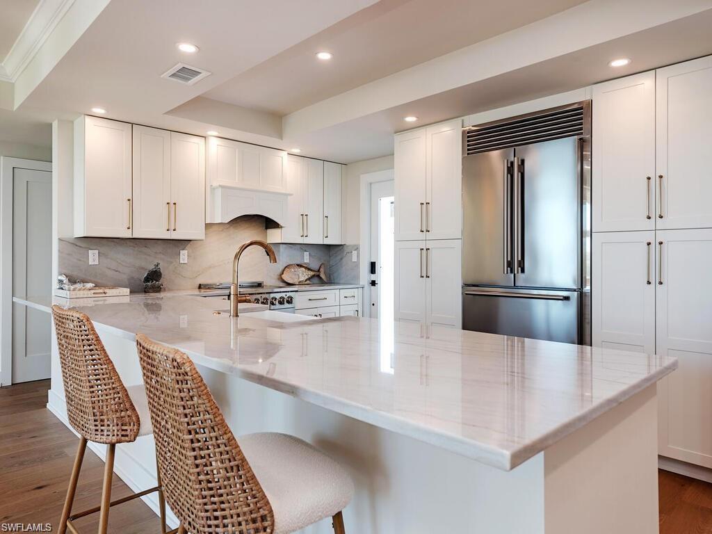 400 Park Shore DR # 304