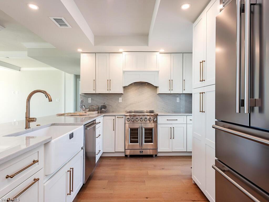 400 Park Shore DR # 304