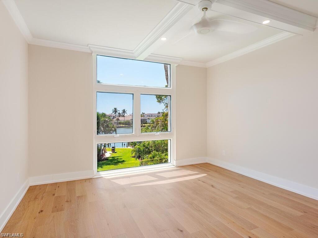 400 Park Shore DR # 304