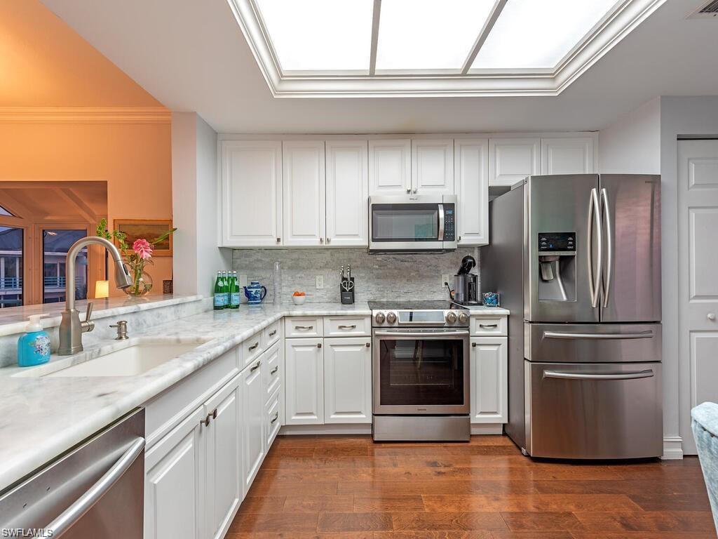 305 Park Shore DR # 241 Unit: 2-241