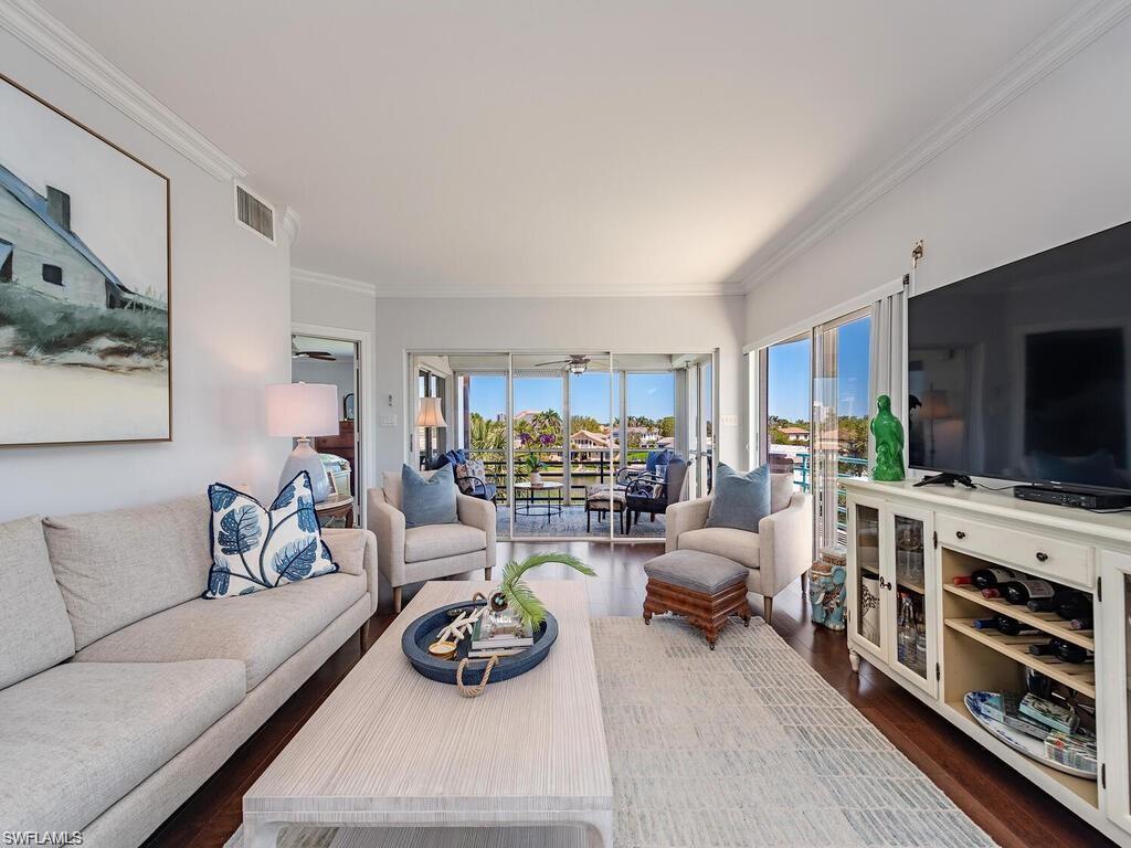 305 Park Shore DR # 241 Unit: 2-241