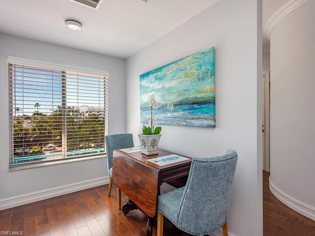 305 Park Shore DR # 241 Unit: 2-241