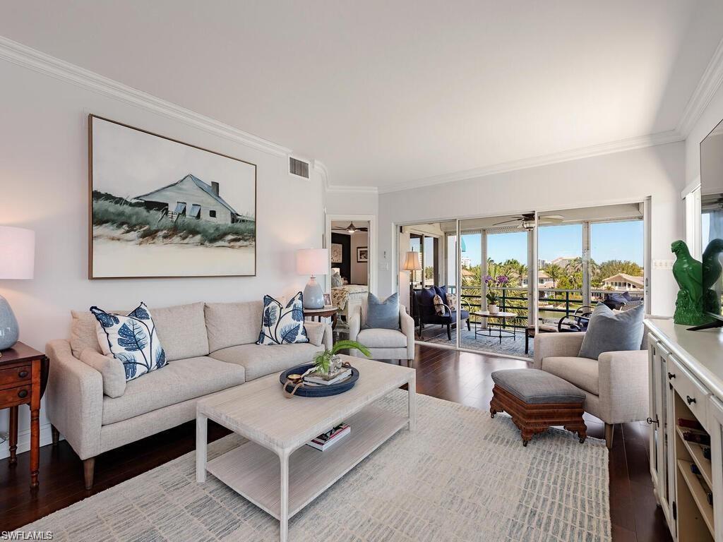 305 Park Shore DR # 241 Unit: 2-241