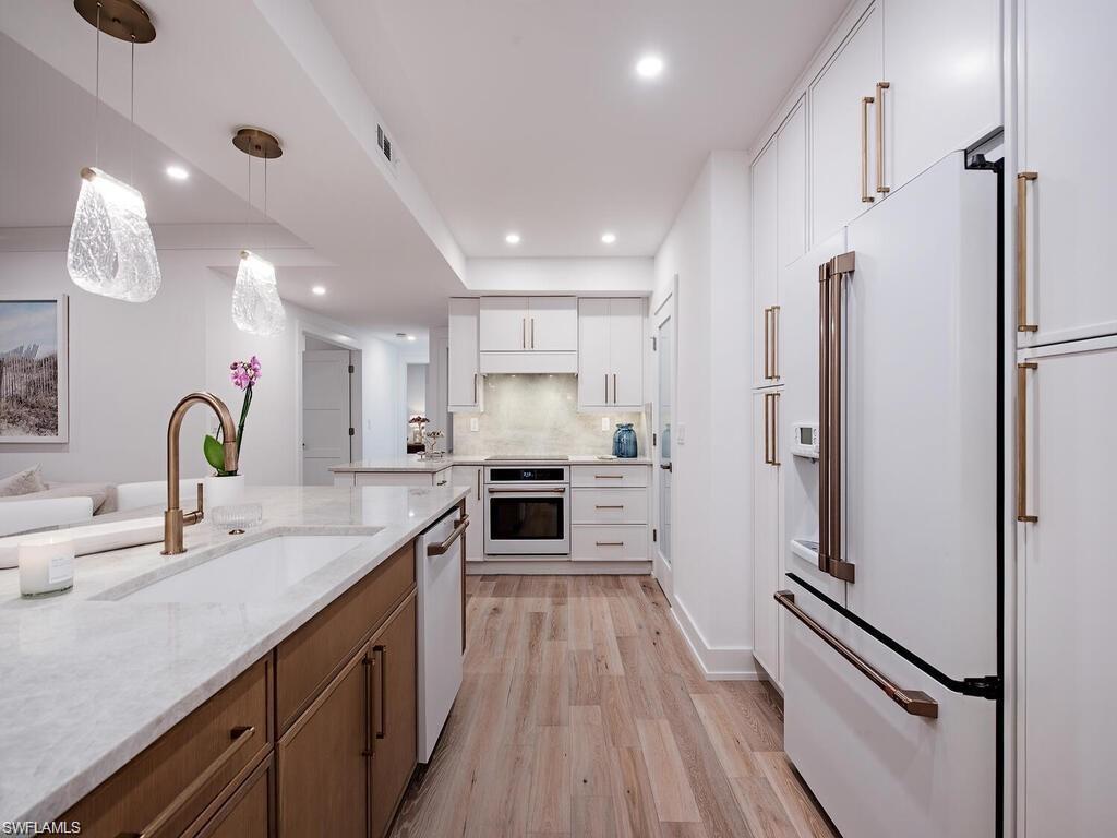 400 Park Shore DR # 102