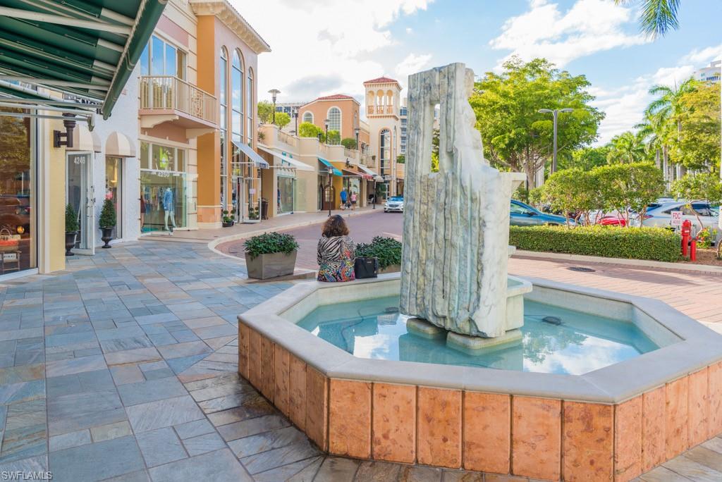 400 Park Shore DR # 102