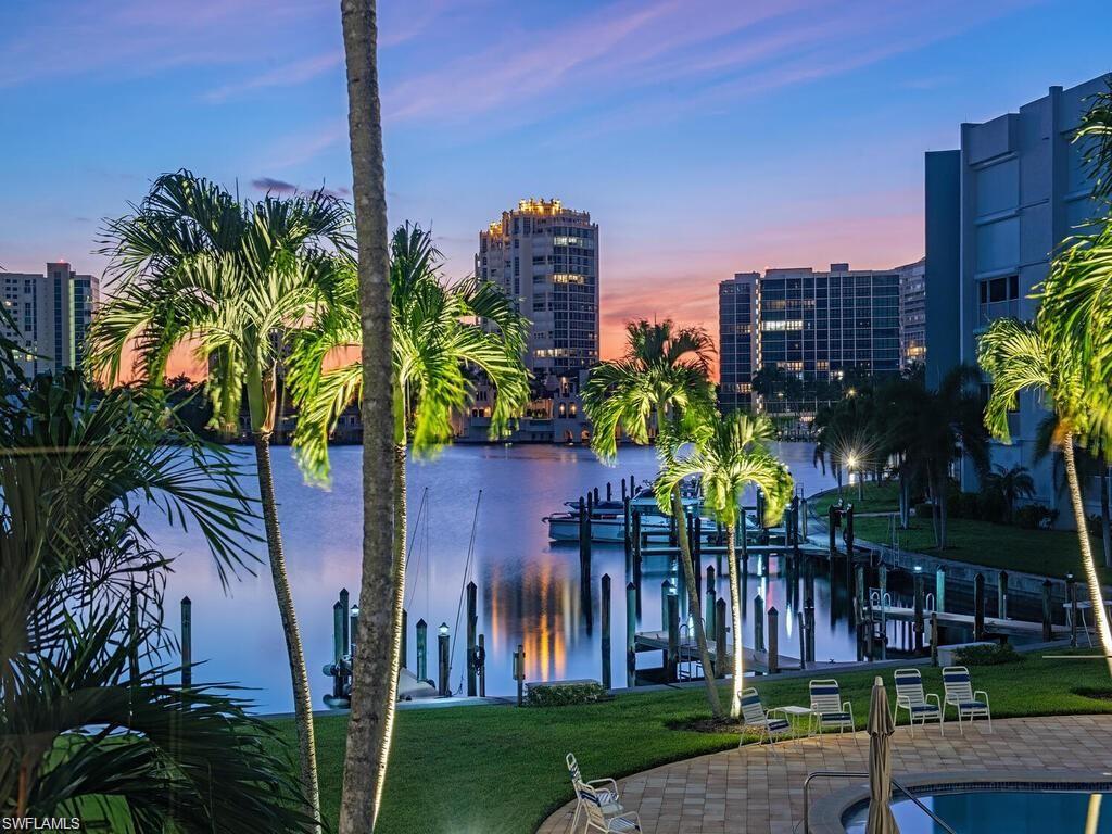 400 Park Shore DR # 102