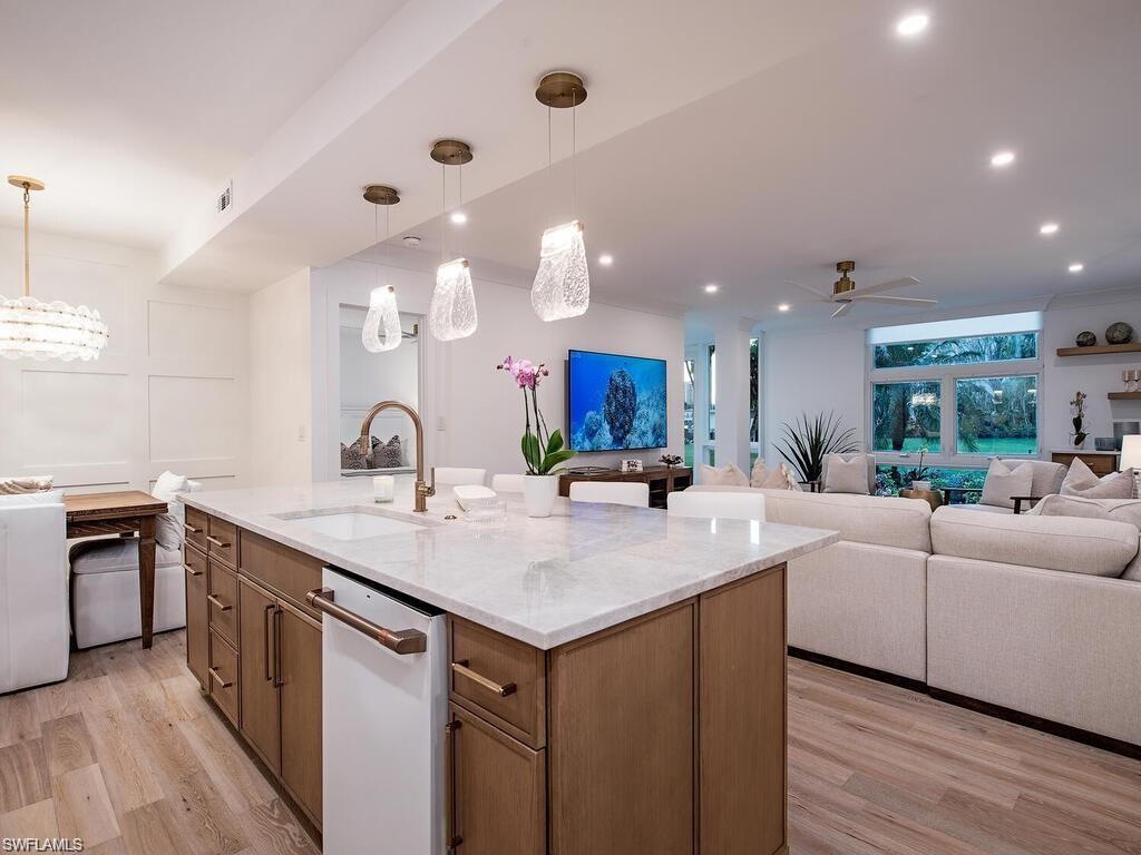 400 Park Shore DR # 102