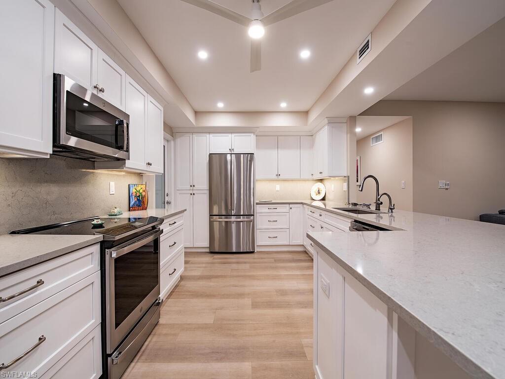 400 Park Shore DR # 303