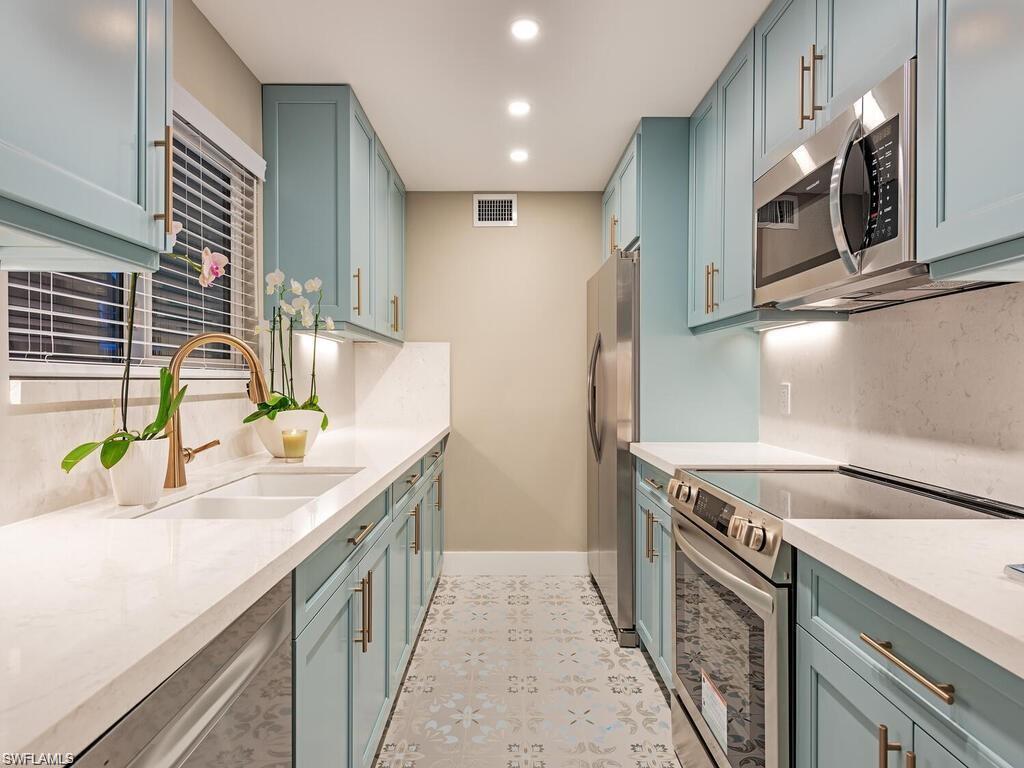 2500 Gulf Shore BLVD N # S9