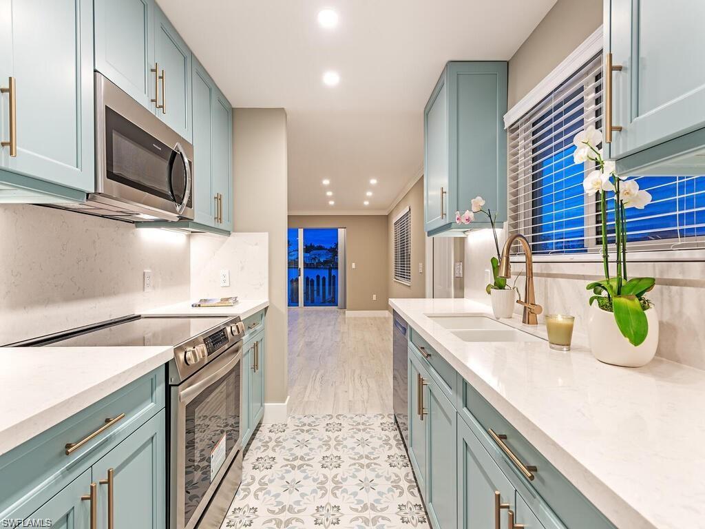 2500 Gulf Shore BLVD N # S9