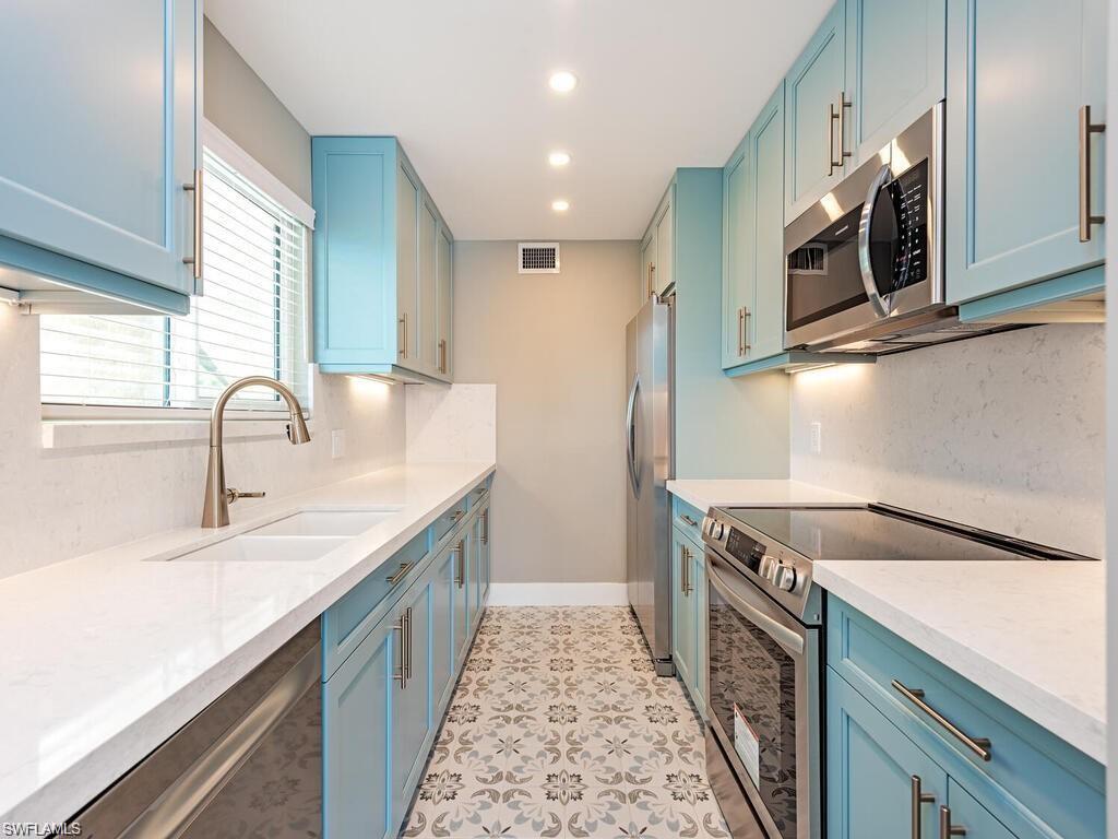 2500 Gulf Shore BLVD N # S9