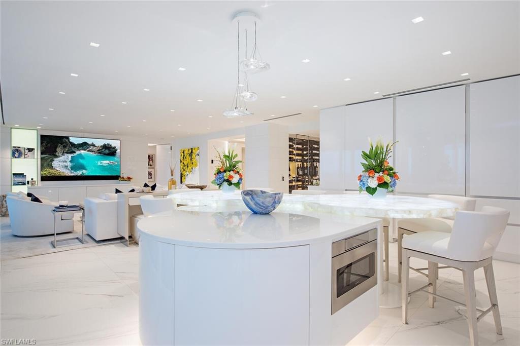 8665 BAY COLONY DR 1202