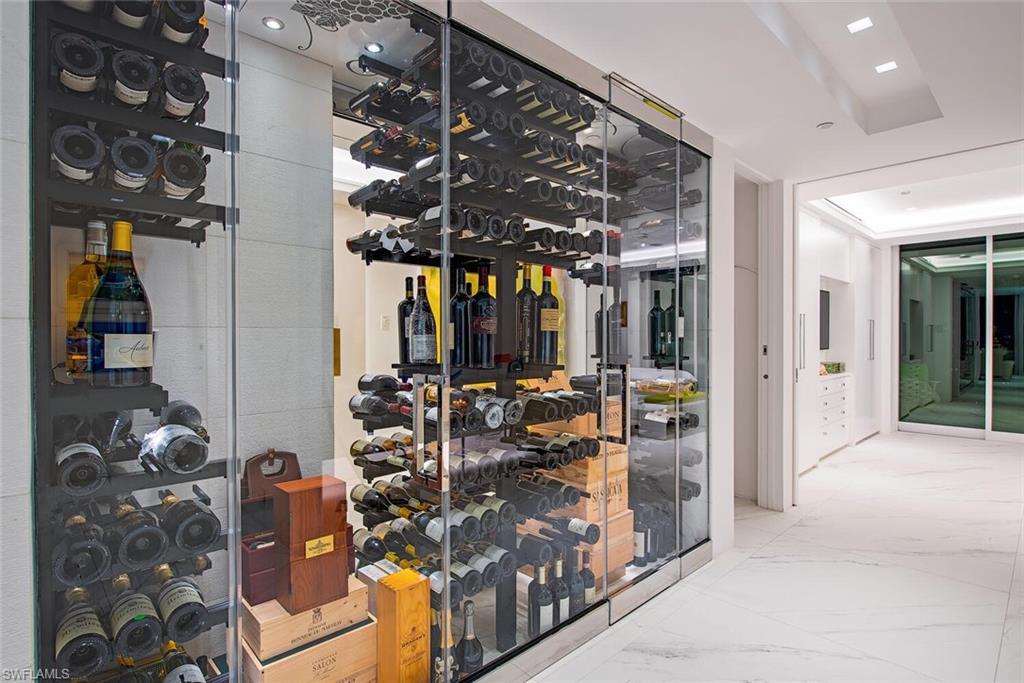 8665 BAY COLONY DR 1202