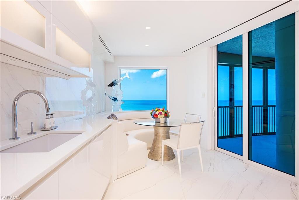 8665 BAY COLONY DR 1202