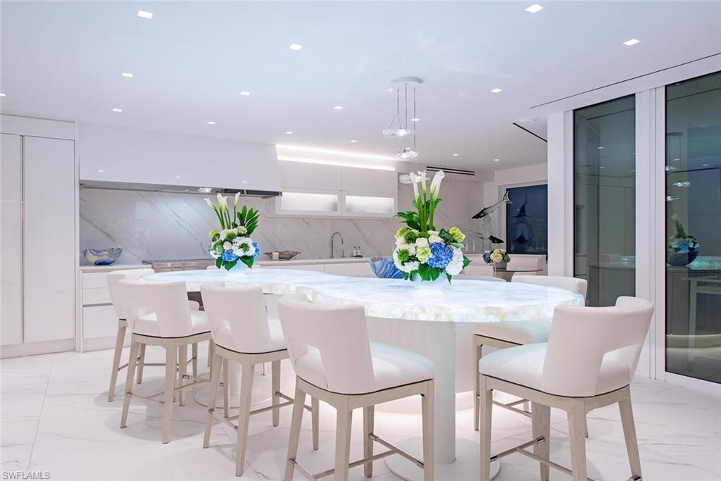 8665 BAY COLONY DR 1202