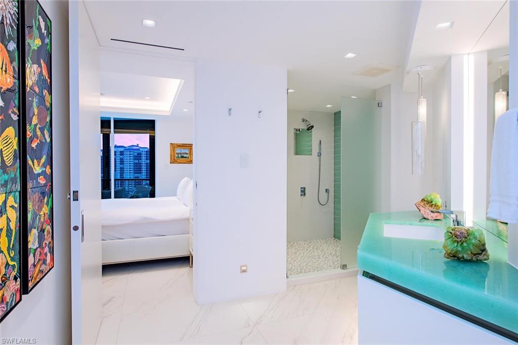 8665 BAY COLONY DR 1202