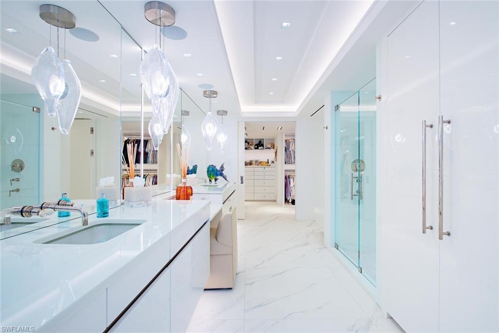 8665 BAY COLONY DR 1202