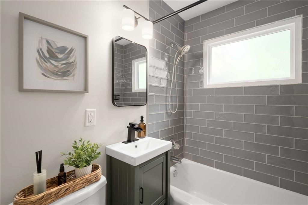 283 Norton Circle SE