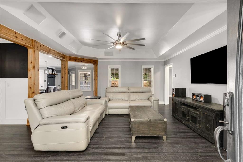 4375 Peckerwood Road