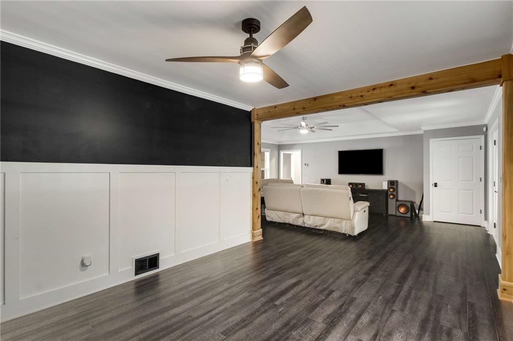 4375 Peckerwood Road