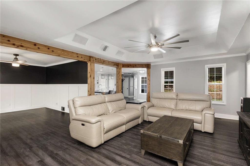 4375 Peckerwood Road