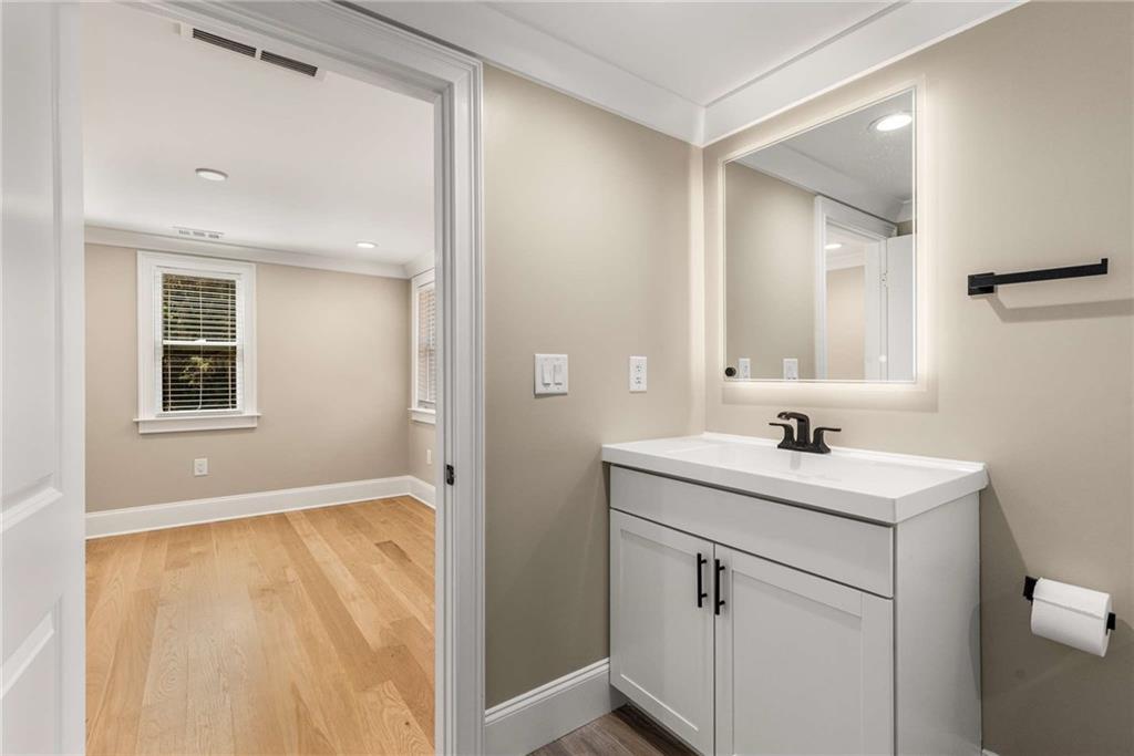 30 Pineridge Road SE