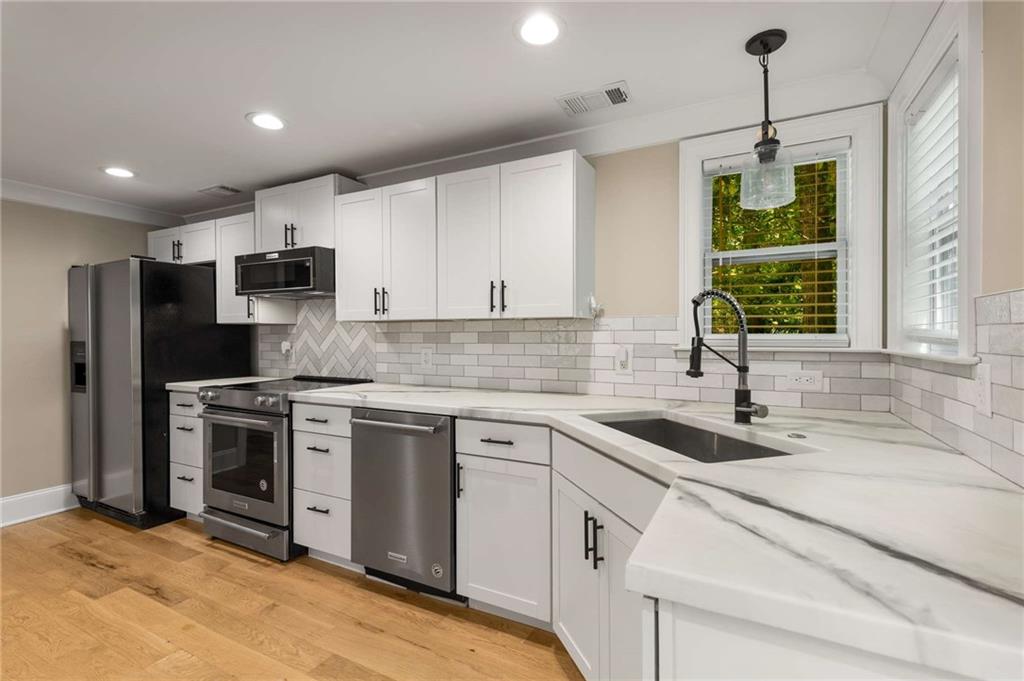 30 Pineridge Road SE