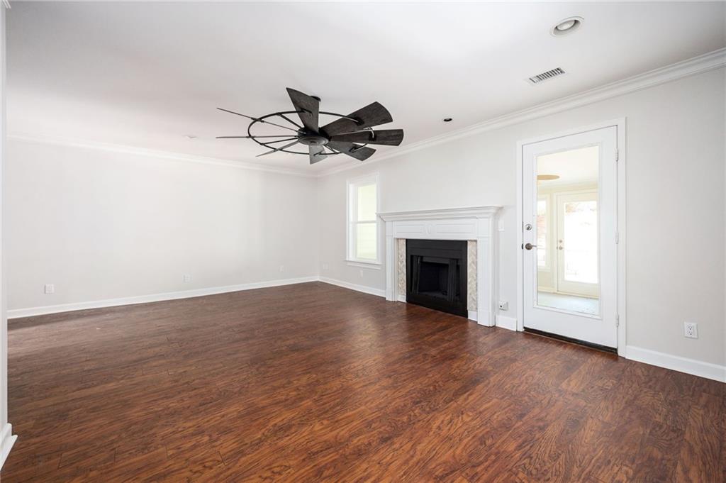 2103 Kristen Court SE